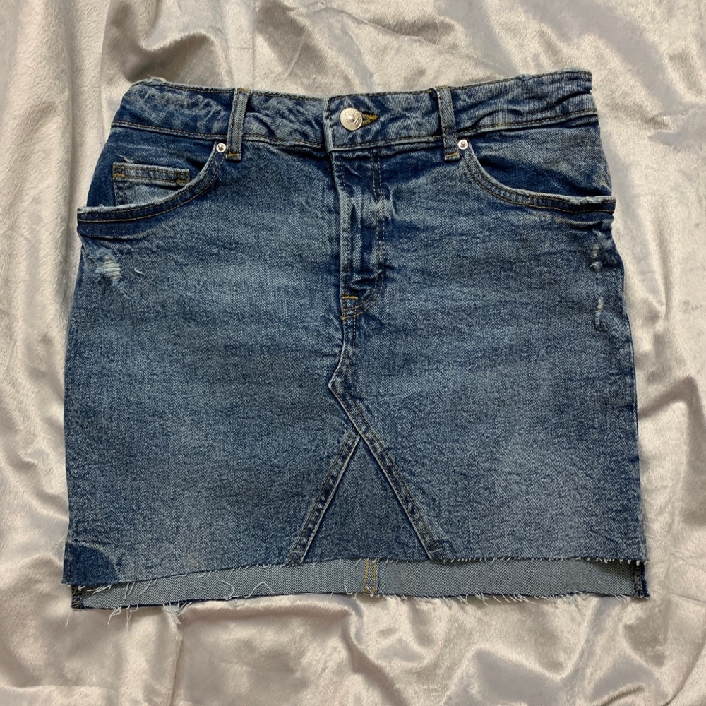 Super stylish H&M jean skirt!!
